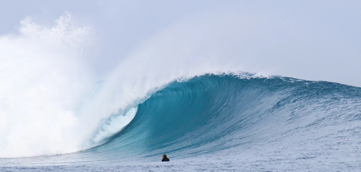 Tube | Maldives Surf | Elysia Surf Charters Tube Maldives Surf Charters